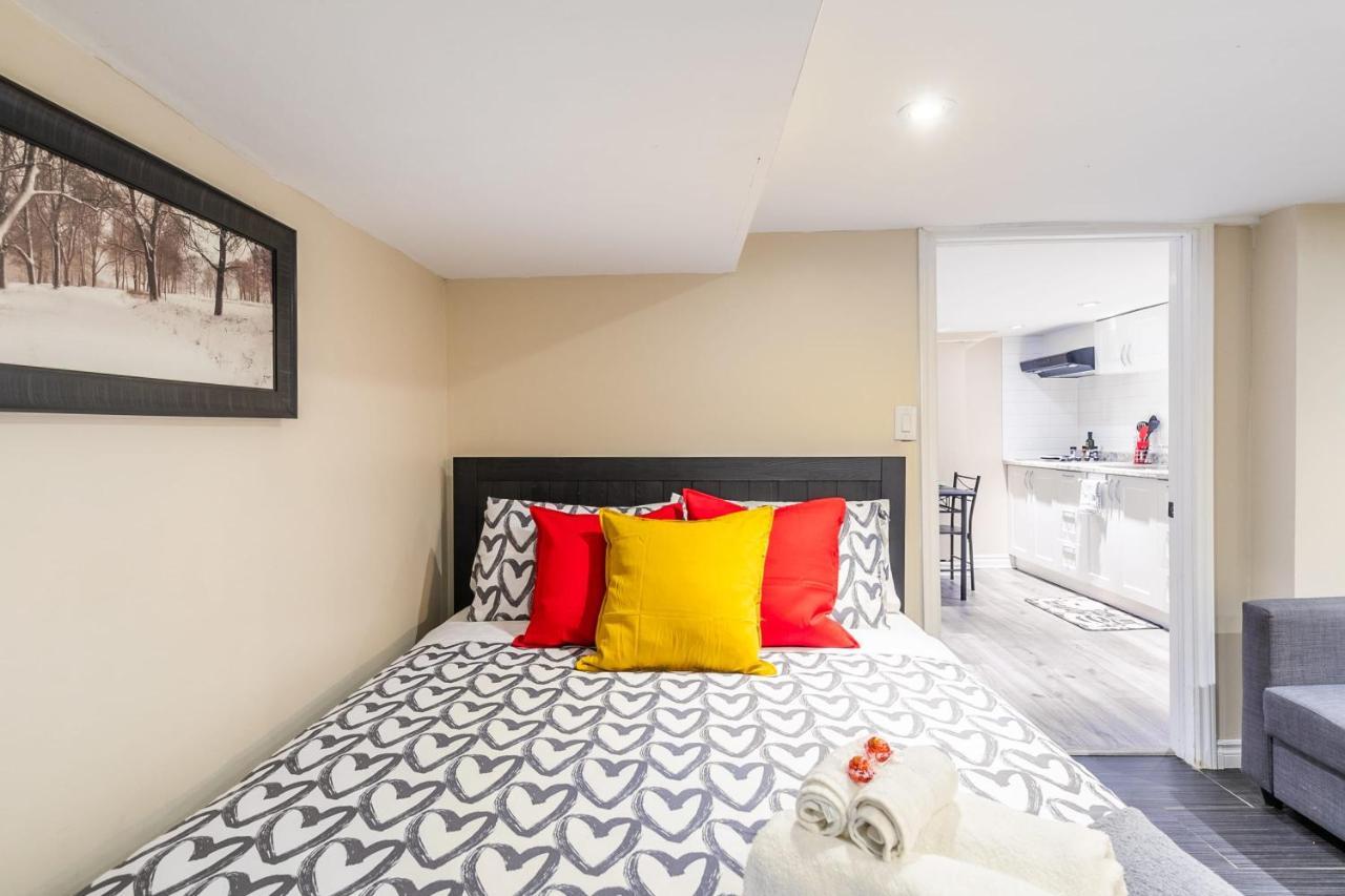 Newly Renovated - Cozy 1Br Apt With Netflix - Prime Location โตรอนโต ภายนอก รูปภาพ